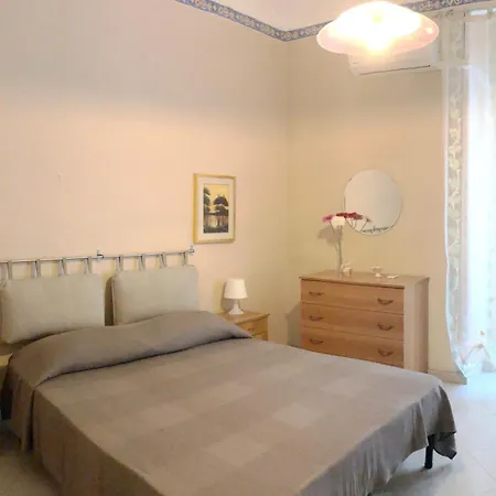 Flat For 2 In Catania, Le Voci Del Mercato Aeroporto di Catania Fontana Rossa
